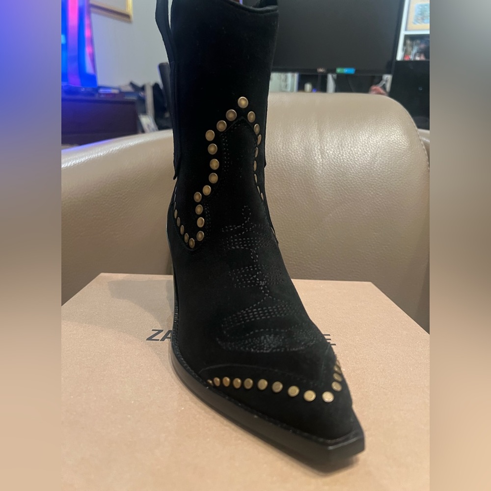 Zadig&Voltaire Cara High Suede Boots in Noir- new in the box.